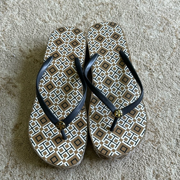 Tory Burch Shoes - Tory Burch flip flops. EUC